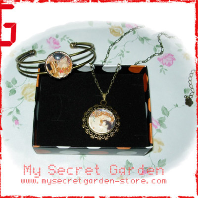 Gustav Klimt - The Kiss, Mother And Child Art Cabochon Bronze Necklace and Bracelet Set